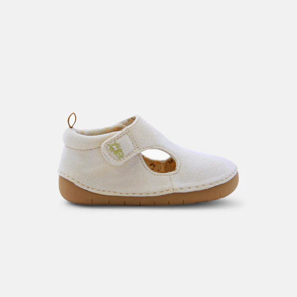 Baby girl's beige play shoes