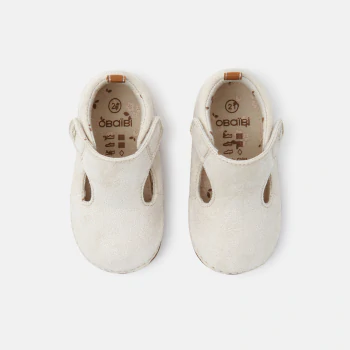 Baby girl's beige play shoes