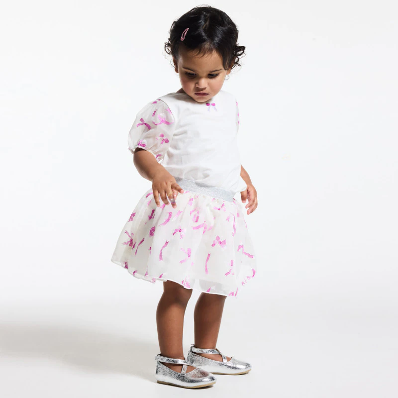 Baby girl's white T-shirt with embroidered sleeves