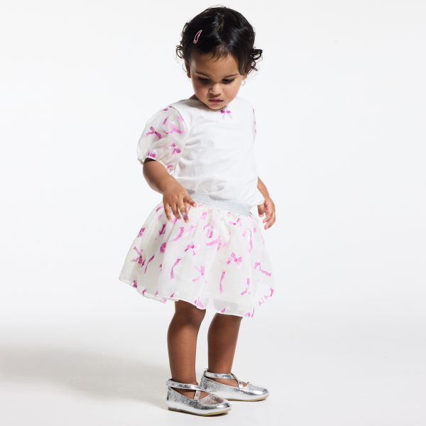 Baby girl's white T-shirt with embroidered sleeves