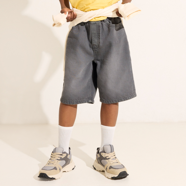 Boys' faded black relaxed Bermuda shorts