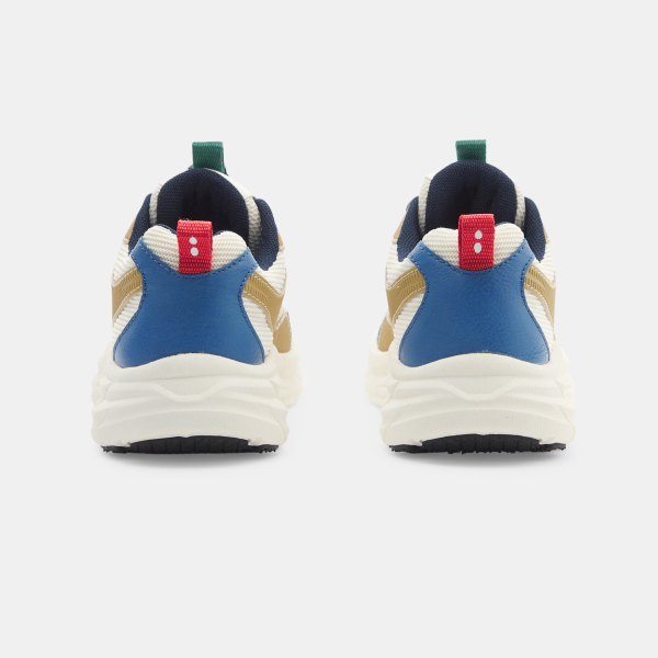 Boy's brown running trainers with self-locking laces